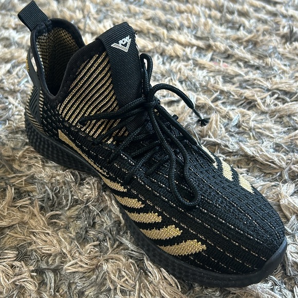 New! Gold and Black Trendy Product Of New York Sneakers, Size 6 - Picture 9 of 11